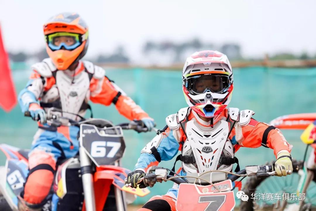 華洋賽車舉辦中汽摩聯(lián)全國(guó)首次青少年賽車執(zhí)照考證培訓(xùn)現(xiàn)在招募